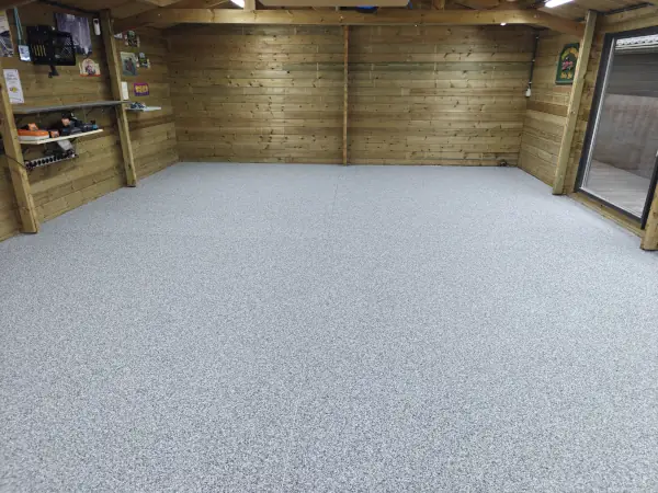 Garage en tapis de pierre